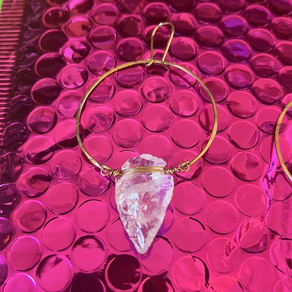 Quartz arrowhead hoop earrings - Picture 4 of 7